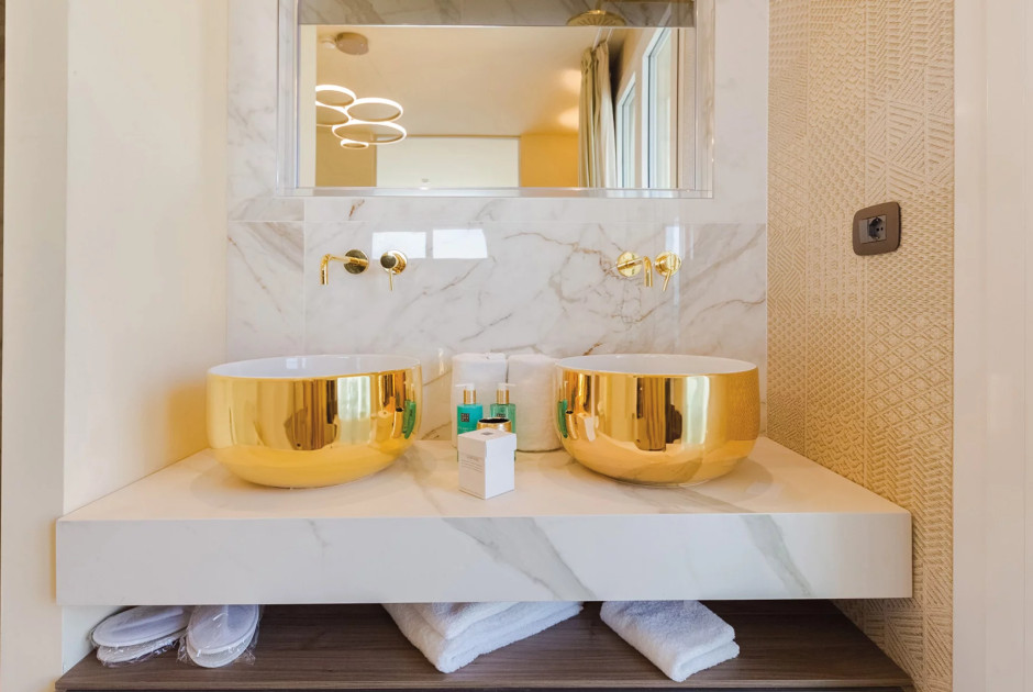 media.Slide-Taurus-Scorpio_3Hotel-Arizona-Riccione