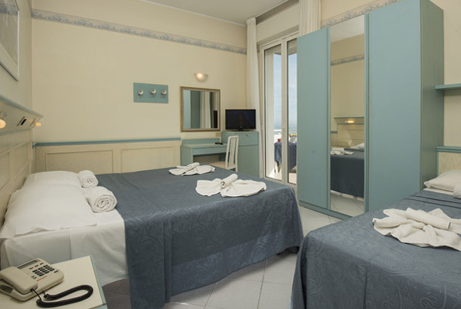 media.Camere-Superior-Fronte-Mare_2Hotel-Arizona-Riccione