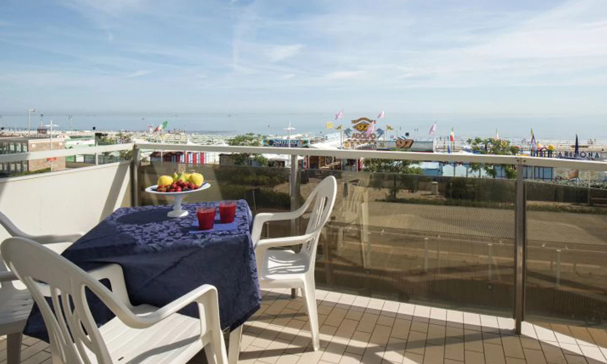media.Slide-Superiorfrontemare_1Hotel-Arizona-Riccione